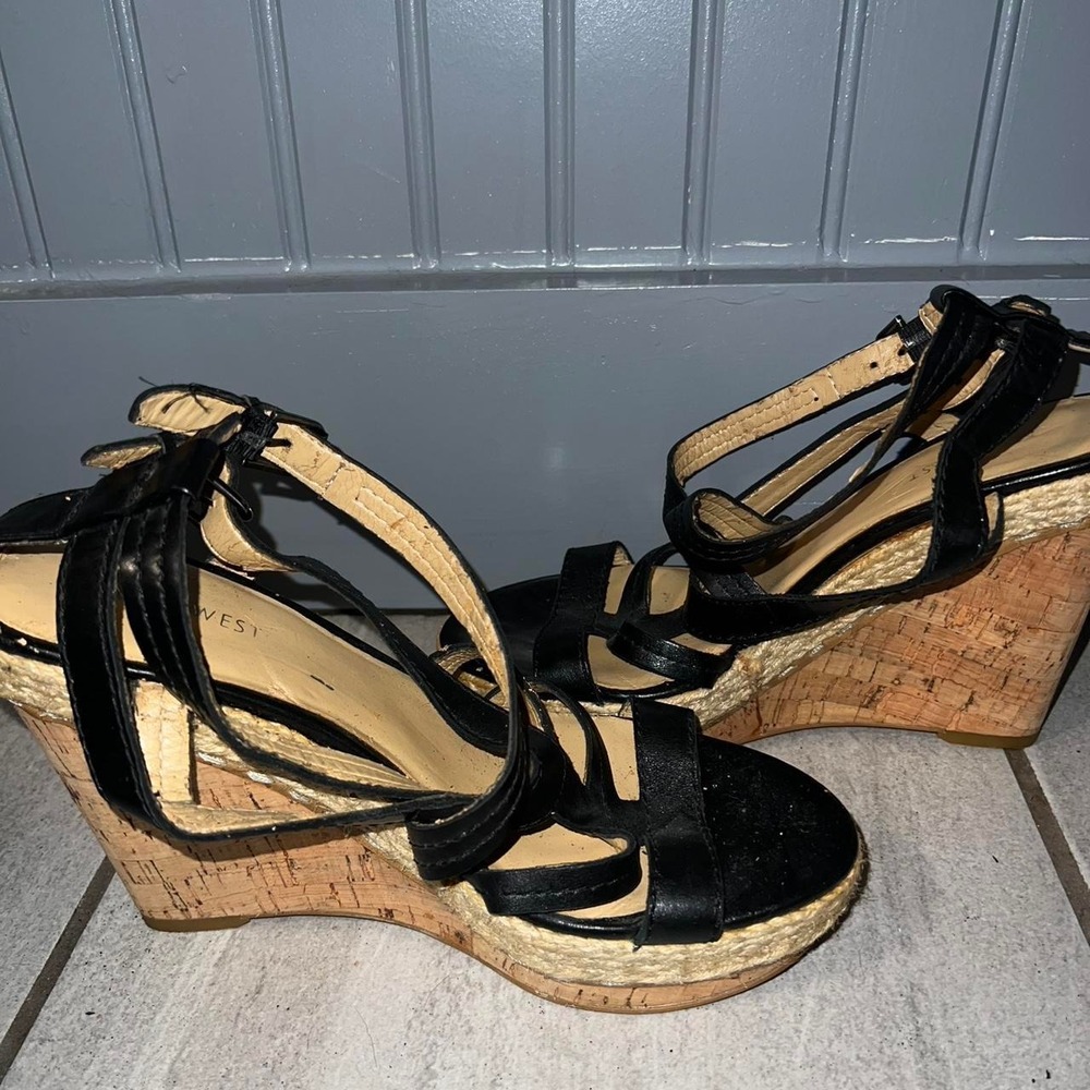Black and tan wedges